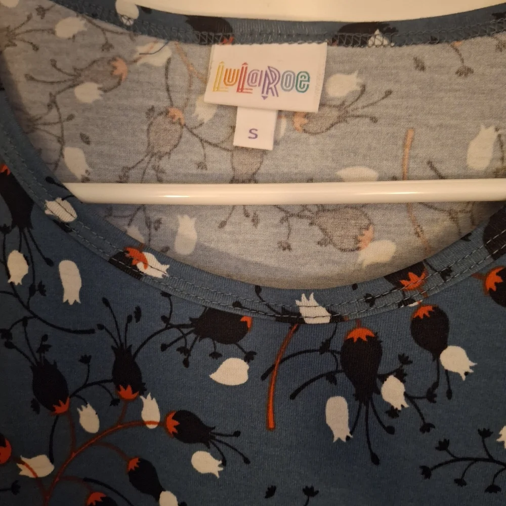 LuLaRoe Blue and Red Floral Top Size Small - Picture 2 of 2
